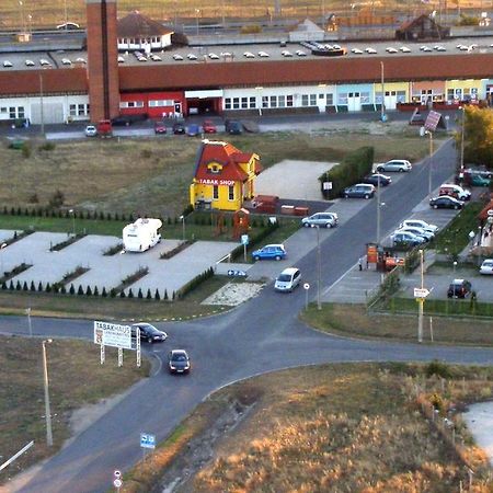 Hotel Rozsa Csarda Bungalow & Caravan Park Hegyeshalom Luaran gambar