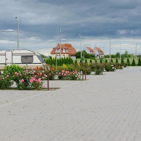 Hotel Rozsa Csarda Bungalow & Caravan Park Hegyeshalom Luaran gambar