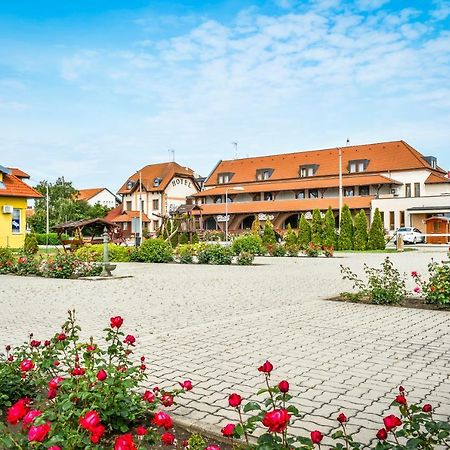 Hotel Rozsa Csarda Bungalow & Caravan Park Hegyeshalom Luaran gambar