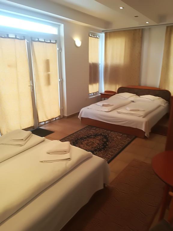 Hotel Rozsa Csarda Bungalow & Caravan Park Hegyeshalom Luaran gambar
