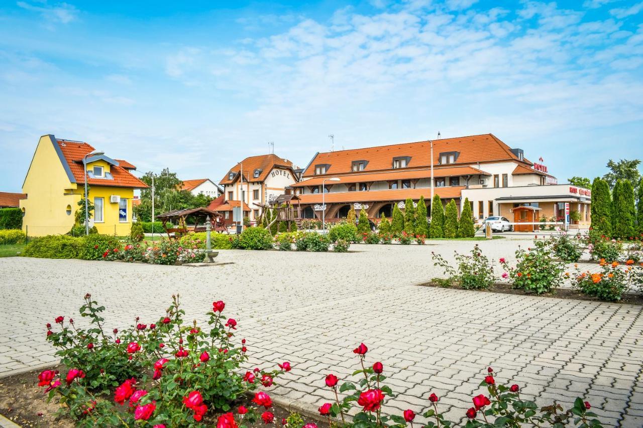 Hotel Rozsa Csarda Bungalow & Caravan Park Hegyeshalom Luaran gambar
