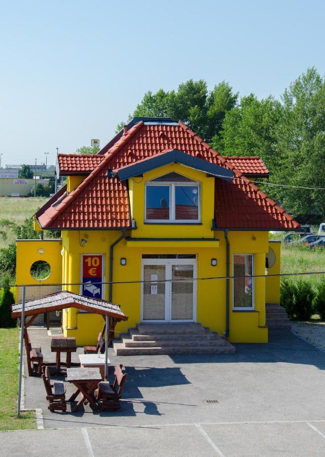 Hotel Rozsa Csarda Bungalow & Caravan Park Hegyeshalom Luaran gambar